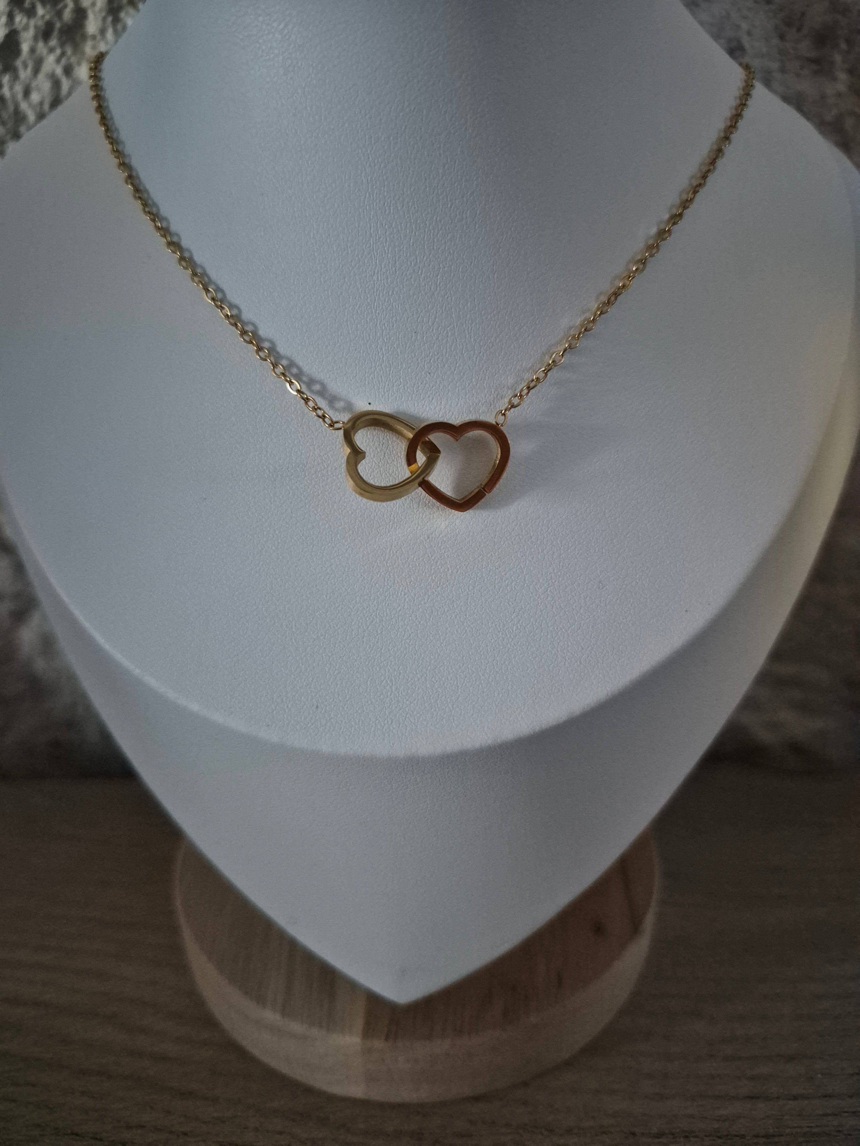 Collier coeurs entrelacés