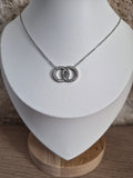 Collier rond entrelacés