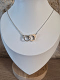 Collier paire de menottes